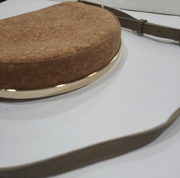 Madison West Stylish Tan Cork Crossbody Bag With Gold Handle - Picture 4 of 9